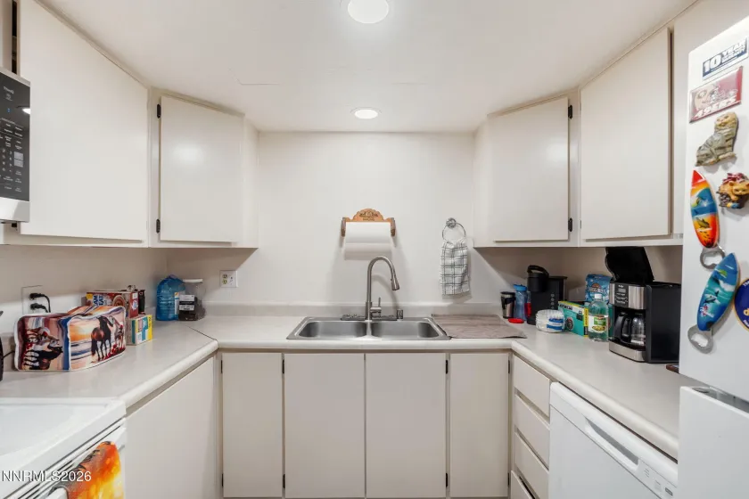 111 Vista Rafael, Reno, Nevada 89503, 2 Bedrooms Bedrooms, ,1 BathroomBathrooms,Residential,Residential,Vista Rafael,260004057