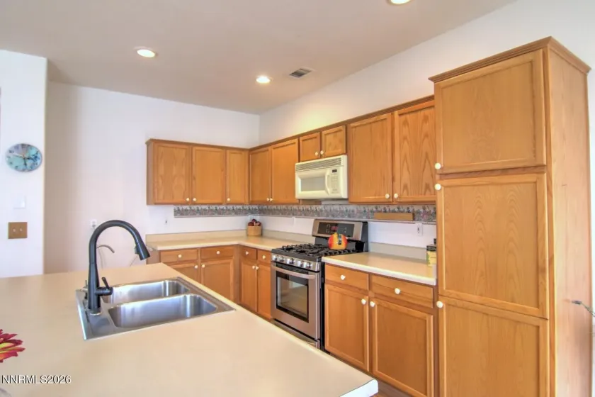 5154 Lorenzo, Sparks, Nevada 89436, 4 Bedrooms Bedrooms, ,2 BathroomsBathrooms,Residential,Residential,Lorenzo,260004059