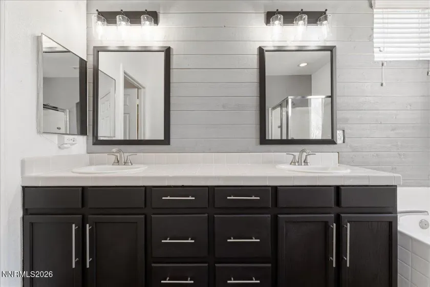 7475 Earlsmoore, Sparks, Nevada 89436, 4 Bedrooms Bedrooms, ,3 BathroomsBathrooms,Residential,Residential,Earlsmoore,260004072