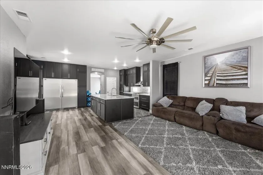 7475 Earlsmoore, Sparks, Nevada 89436, 4 Bedrooms Bedrooms, ,3 BathroomsBathrooms,Residential,Residential,Earlsmoore,260004072