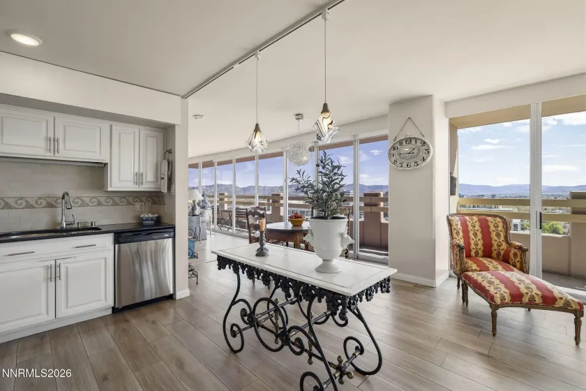 100 Arlington, Reno, Nevada 89501, 3 Bedrooms Bedrooms, ,3 BathroomsBathrooms,Residential,Residential,Arlington,260004107