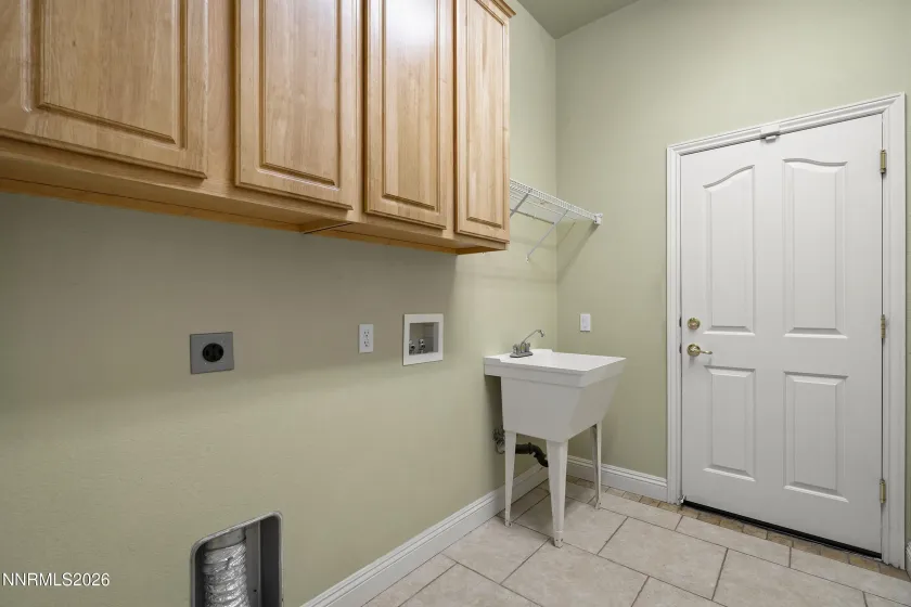 2815 Falcon Ridge, Sparks, Nevada 89436, 3 Bedrooms Bedrooms, ,2 BathroomsBathrooms,Residential,Residential,Falcon Ridge,260004114