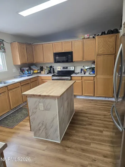 5932 Begonia, Sun Valley, Nevada 89433, 3 Bedrooms Bedrooms, ,2 BathroomsBathrooms,Residential,Residential,Begonia,260004144