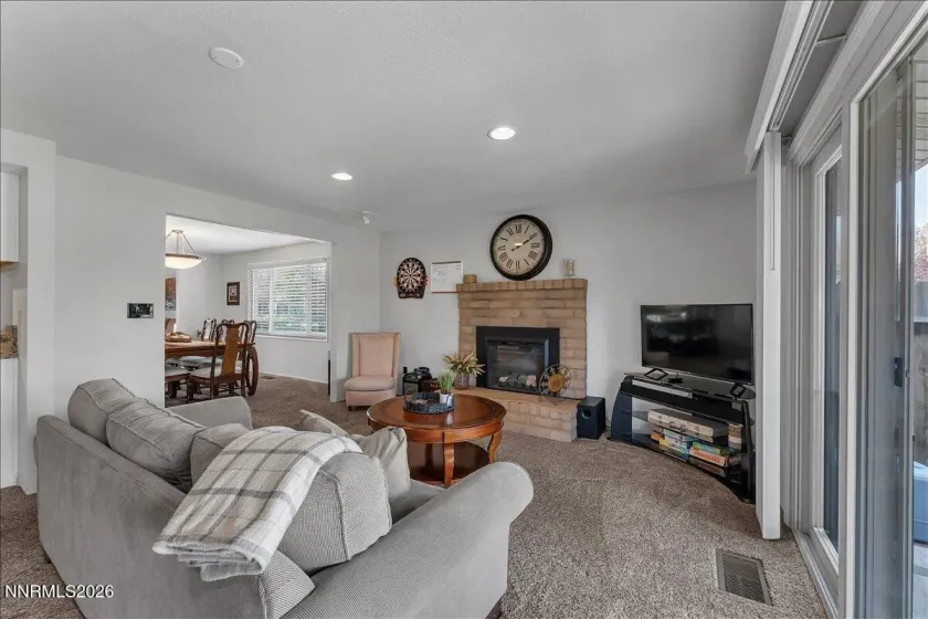 560 Peter, Reno, Nevada 89503, 4 Bedrooms Bedrooms, ,2 BathroomsBathrooms,Residential,Residential,Peter,260004146