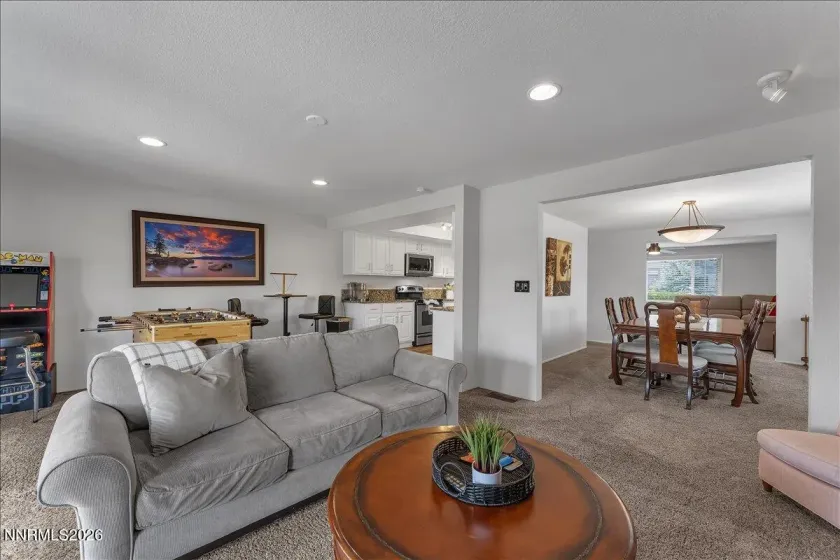 560 Peter, Reno, Nevada 89503, 4 Bedrooms Bedrooms, ,2 BathroomsBathrooms,Residential,Residential,Peter,260004146