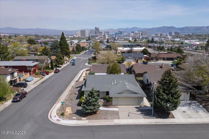 560 Peter, Reno, Nevada 89503, 4 Bedrooms Bedrooms, ,2 BathroomsBathrooms,Residential,Residential,Peter,260004146