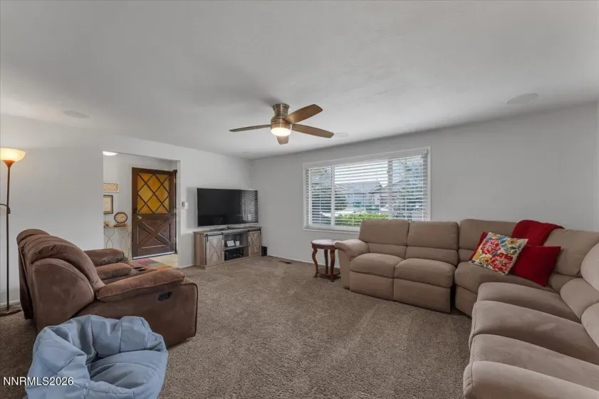 560 Peter, Reno, Nevada 89503, 4 Bedrooms Bedrooms, ,2 BathroomsBathrooms,Residential,Residential,Peter,260004146