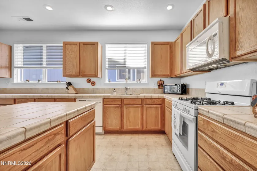 1374 Mountain Rose, Fernley, Nevada 89408, 3 Bedrooms Bedrooms, ,2 BathroomsBathrooms,Residential,Residential,Mountain Rose,260004148