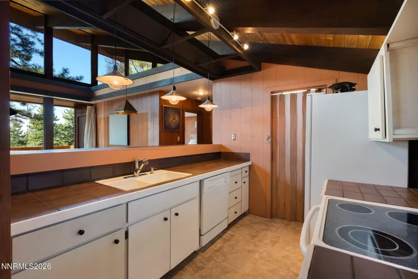 725 Fairview, Incline Village, Nevada 89451, 3 Bedrooms Bedrooms, ,2 BathroomsBathrooms,Residential,Residential,Fairview,260004151