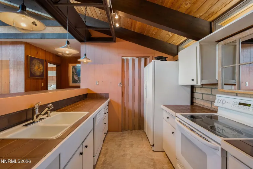 725 Fairview, Incline Village, Nevada 89451, 3 Bedrooms Bedrooms, ,2 BathroomsBathrooms,Residential,Residential,Fairview,260004151