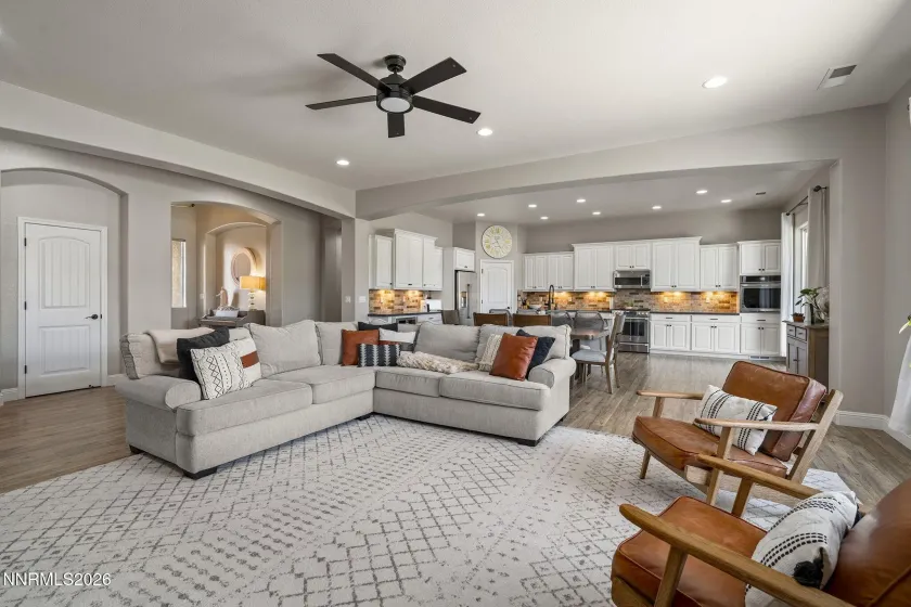 9910 Highball, Sparks, Nevada 89441, 5 Bedrooms Bedrooms, ,4 BathroomsBathrooms,Residential,Residential,Highball,260004162