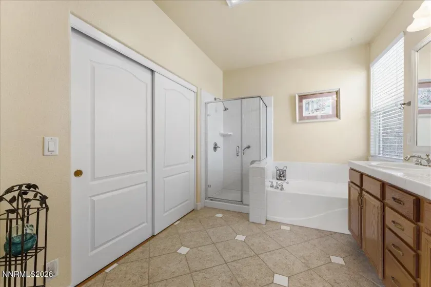 4930 Hidden Valley, Reno, Nevada 89502, 4 Bedrooms Bedrooms, ,2 BathroomsBathrooms,Residential,Residential,Hidden Valley,260004170