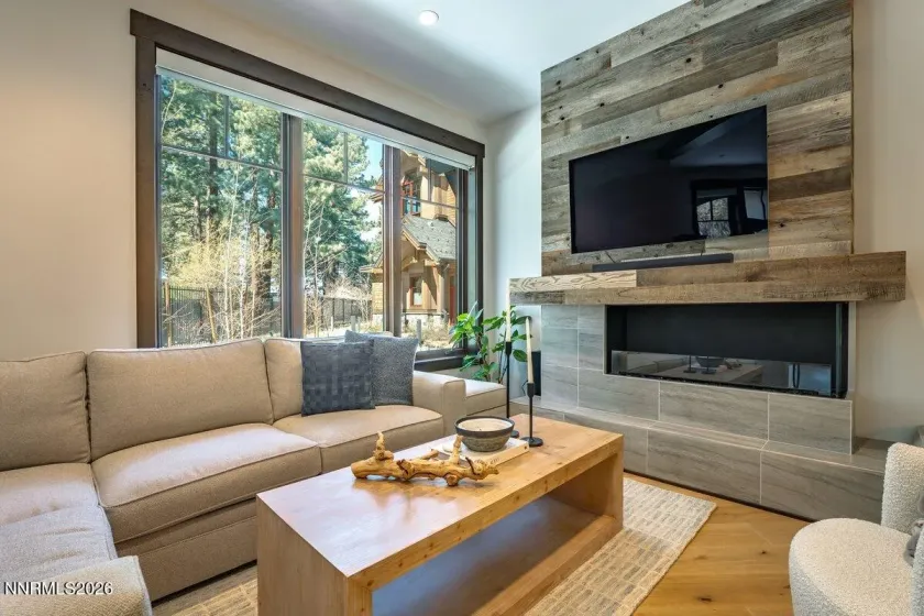 33 Beach Club, Stateline, Nevada 89449, 3 Bedrooms Bedrooms, ,2 BathroomsBathrooms,Residential,Residential,Beach Club,260004174