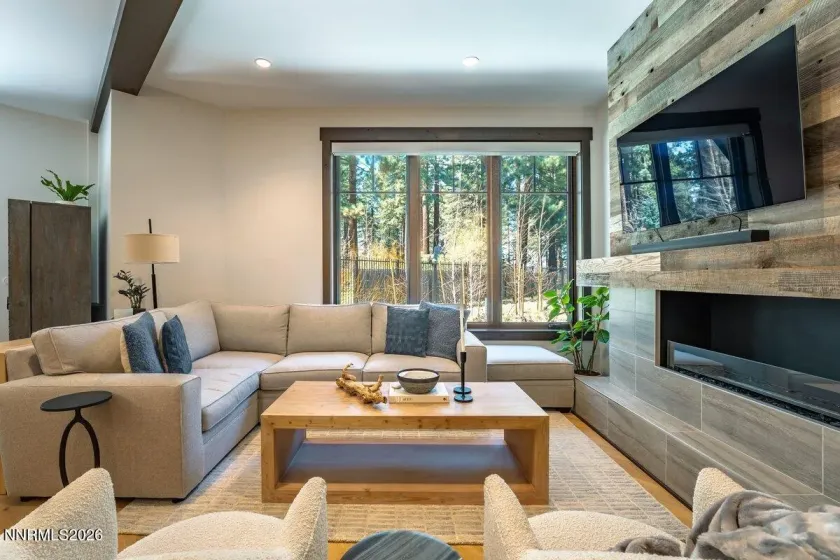 33 Beach Club, Stateline, Nevada 89449, 3 Bedrooms Bedrooms, ,2 BathroomsBathrooms,Residential,Residential,Beach Club,260004174