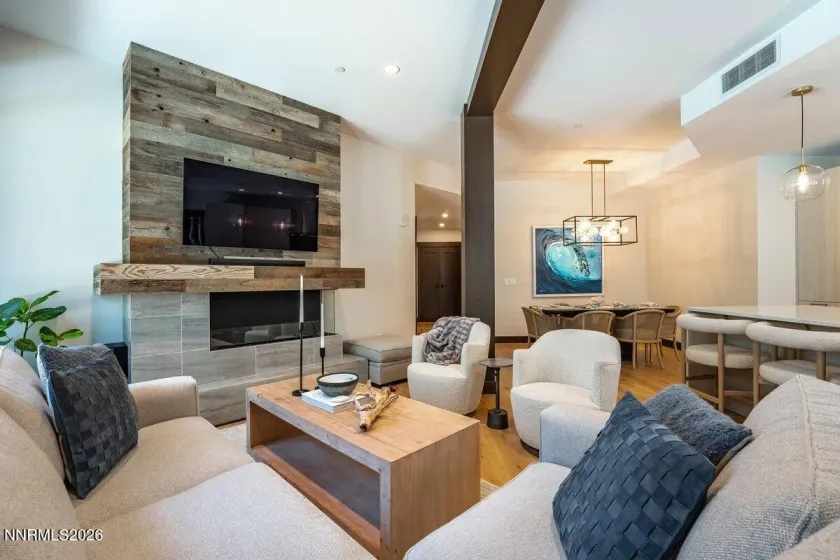 33 Beach Club, Stateline, Nevada 89449, 3 Bedrooms Bedrooms, ,2 BathroomsBathrooms,Residential,Residential,Beach Club,260004174