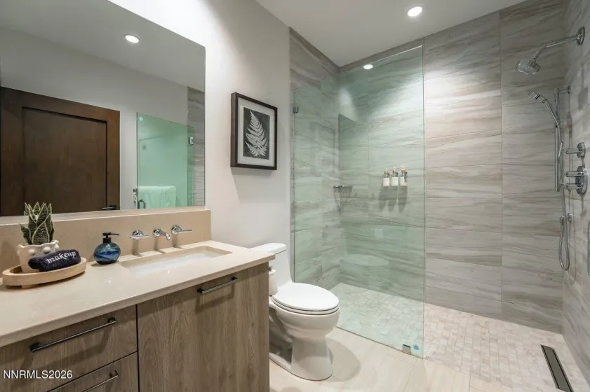 33 Beach Club, Stateline, Nevada 89449, 3 Bedrooms Bedrooms, ,2 BathroomsBathrooms,Residential,Residential,Beach Club,260004174