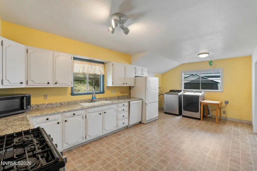 745 Hood, Reno, Nevada 89512, 2 Bedrooms Bedrooms, ,1 BathroomBathrooms,Residential,Residential,Hood,260004177