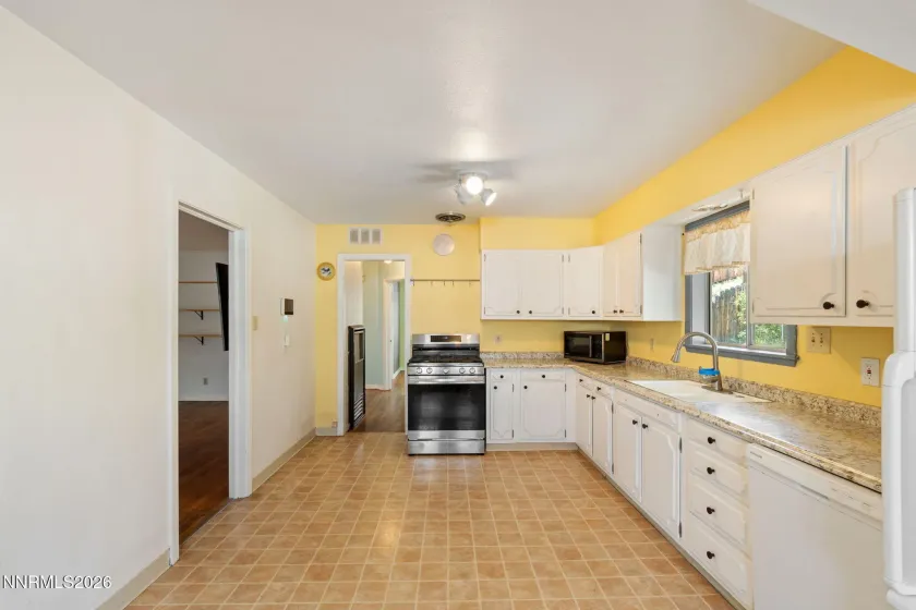 745 Hood, Reno, Nevada 89512, 2 Bedrooms Bedrooms, ,1 BathroomBathrooms,Residential,Residential,Hood,260004177