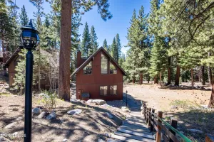 949 Dana, Incline Village, Nevada 89451, 3 Bedrooms Bedrooms, ,2 BathroomsBathrooms,Residential,Residential,Dana,260004178