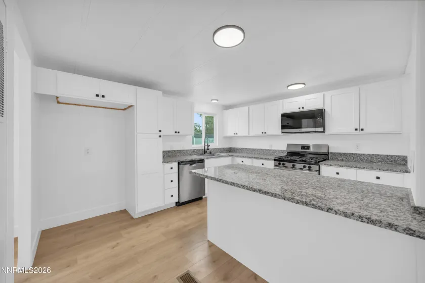 17890 Fantail, Reno, Nevada 89508, 3 Bedrooms Bedrooms, ,2 BathroomsBathrooms,Residential,Residential,Fantail,260004199