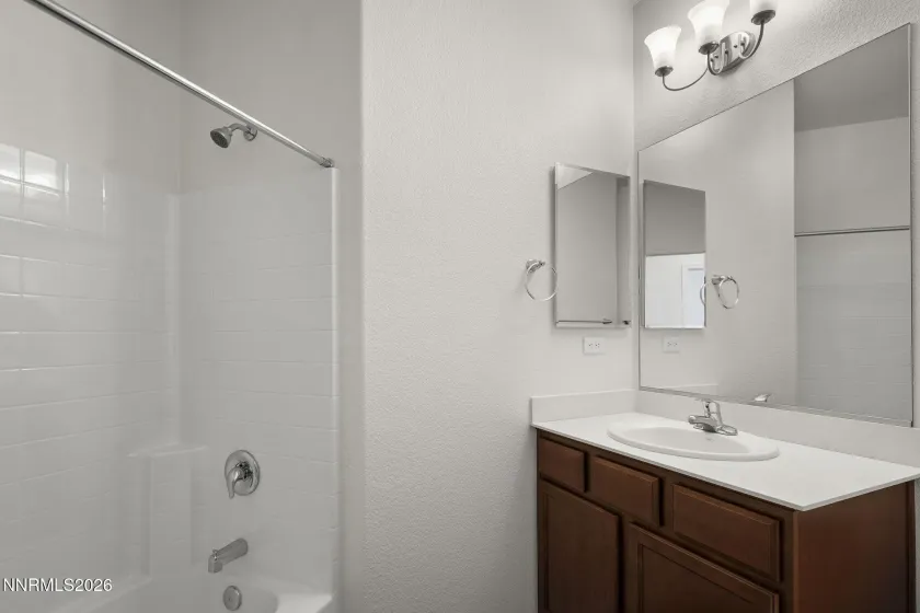 939 Eldakey, Sparks, Nevada 89436, 3 Bedrooms Bedrooms, ,2 BathroomsBathrooms,Residential,Residential,Eldakey,260004204