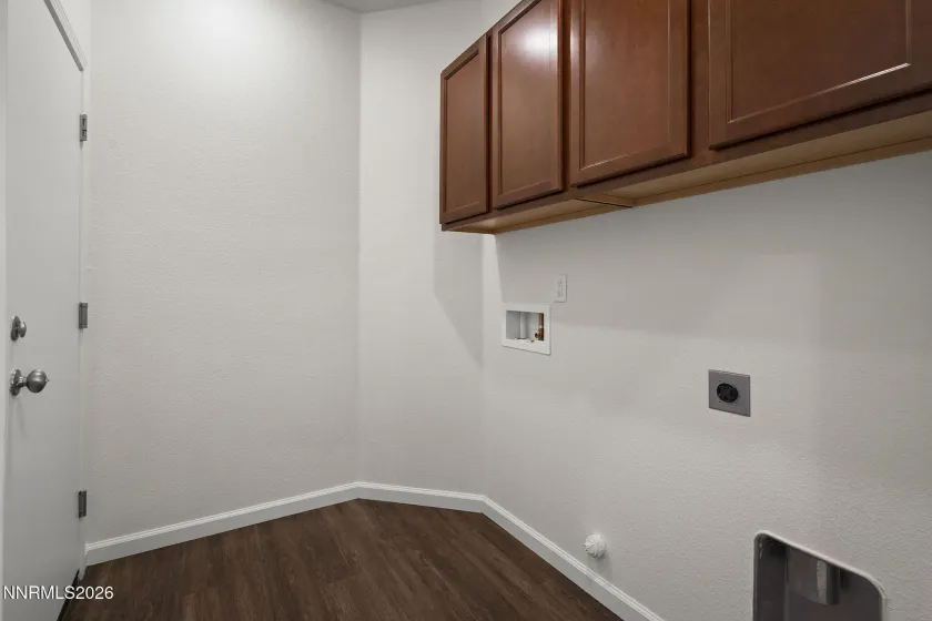 939 Eldakey, Sparks, Nevada 89436, 3 Bedrooms Bedrooms, ,2 BathroomsBathrooms,Residential,Residential,Eldakey,260004204