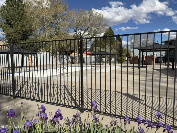 682 Pine Meadows, Sparks, Nevada 89431, 2 Bedrooms Bedrooms, ,1 BathroomBathrooms,Residential,Residential,Pine Meadows,260004211