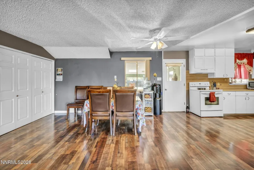 18 Prater, Sparks, Nevada 89431, 3 Bedrooms Bedrooms, ,2 BathroomsBathrooms,Residential,Residential,Prater,260004220