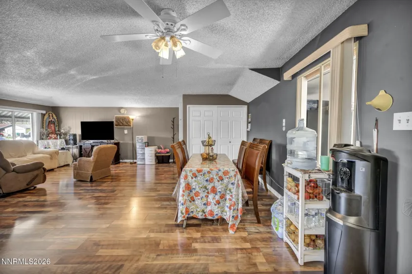 18 Prater, Sparks, Nevada 89431, 3 Bedrooms Bedrooms, ,2 BathroomsBathrooms,Residential,Residential,Prater,260004220