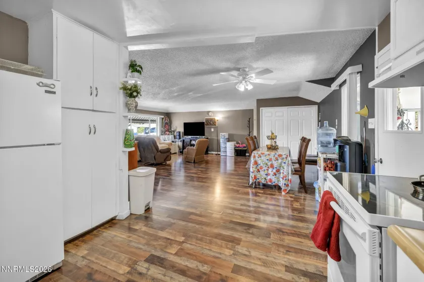 18 Prater, Sparks, Nevada 89431, 3 Bedrooms Bedrooms, ,2 BathroomsBathrooms,Residential,Residential,Prater,260004220