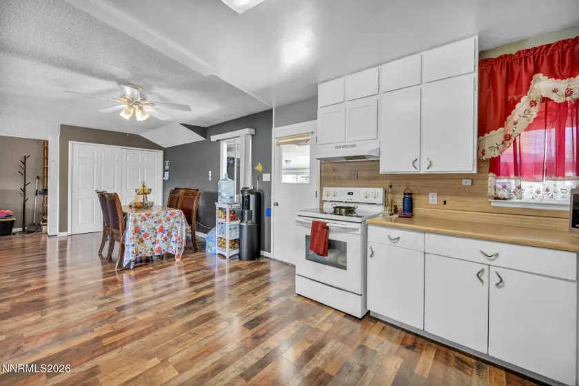 18 Prater, Sparks, Nevada 89431, 3 Bedrooms Bedrooms, ,2 BathroomsBathrooms,Residential,Residential,Prater,260004220