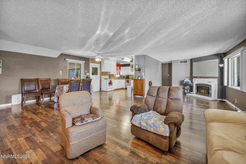 18 Prater, Sparks, Nevada 89431, 3 Bedrooms Bedrooms, ,2 BathroomsBathrooms,Residential,Residential,Prater,260004220