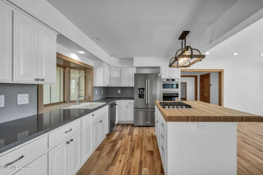 1097 Meadowlark, Gardnerville, Nevada 89460, 4 Bedrooms Bedrooms, ,3 BathroomsBathrooms,Residential,Residential,Meadowlark,260004226