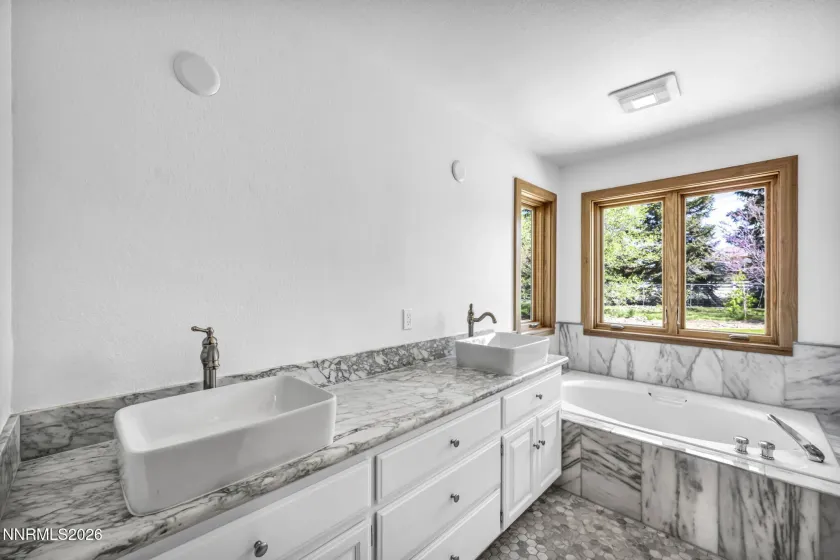 1097 Meadowlark, Gardnerville, Nevada 89460, 4 Bedrooms Bedrooms, ,3 BathroomsBathrooms,Residential,Residential,Meadowlark,260004226