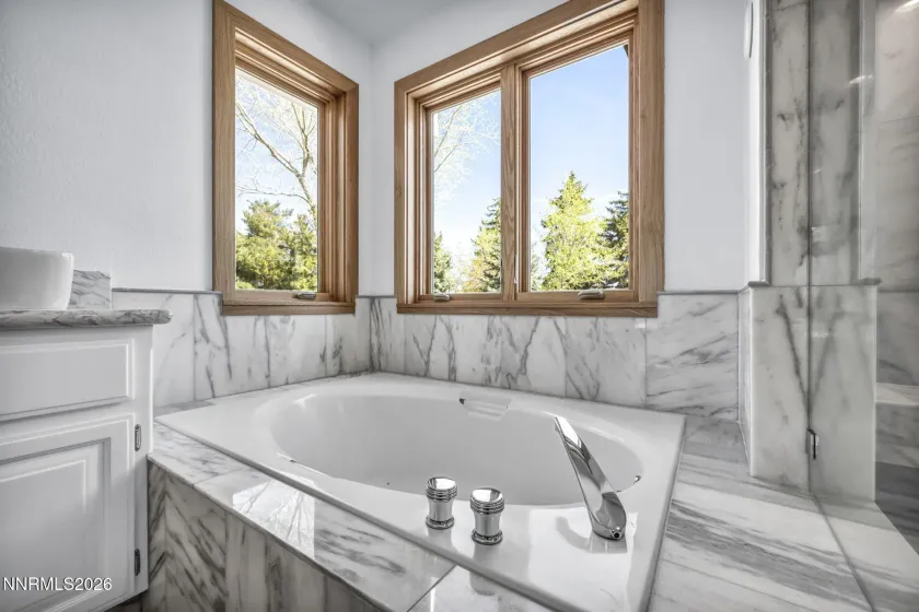 1097 Meadowlark, Gardnerville, Nevada 89460, 4 Bedrooms Bedrooms, ,3 BathroomsBathrooms,Residential,Residential,Meadowlark,260004226