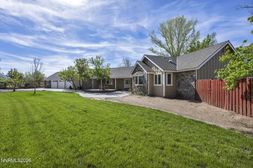 1097 Meadowlark, Gardnerville, Nevada 89460, 4 Bedrooms Bedrooms, ,3 BathroomsBathrooms,Residential,Residential,Meadowlark,260004226