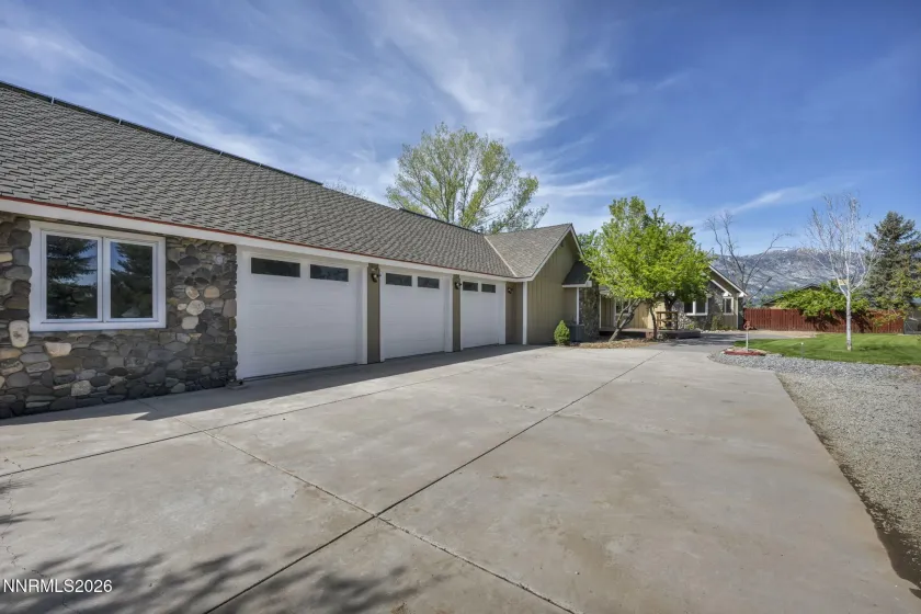 1097 Meadowlark, Gardnerville, Nevada 89460, 4 Bedrooms Bedrooms, ,3 BathroomsBathrooms,Residential,Residential,Meadowlark,260004226