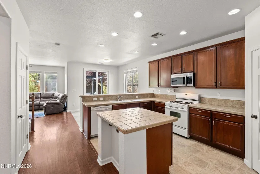 6959 Rioja, Sparks, Nevada 89436, 4 Bedrooms Bedrooms, ,3 BathroomsBathrooms,Residential,Residential,Rioja,260004232