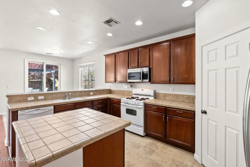 6959 Rioja, Sparks, Nevada 89436, 4 Bedrooms Bedrooms, ,3 BathroomsBathrooms,Residential,Residential,Rioja,260004232