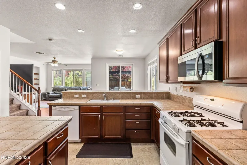 6959 Rioja, Sparks, Nevada 89436, 4 Bedrooms Bedrooms, ,3 BathroomsBathrooms,Residential,Residential,Rioja,260004232