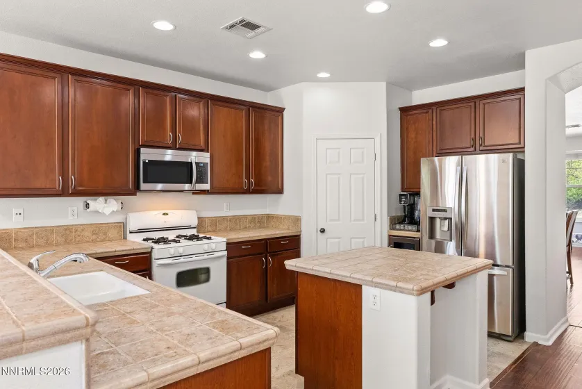 6959 Rioja, Sparks, Nevada 89436, 4 Bedrooms Bedrooms, ,3 BathroomsBathrooms,Residential,Residential,Rioja,260004232