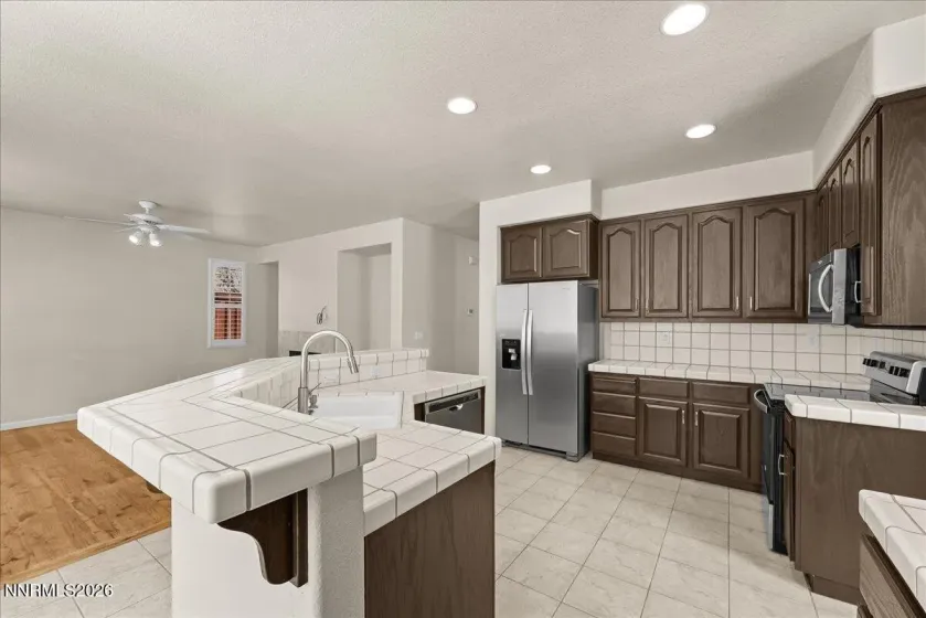 4462 Scott Peak, Sparks, Nevada 89436, 4 Bedrooms Bedrooms, ,4 BathroomsBathrooms,Residential,Residential,Scott Peak,260004234