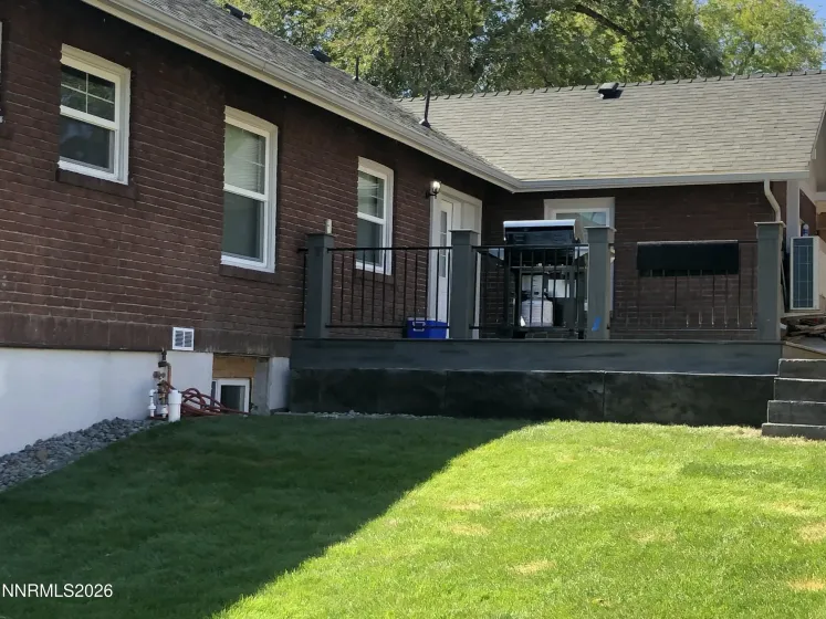 Common porch and side yard