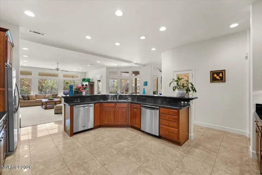 12445 Ocean View, Sparks, Nevada 89441, 5 Bedrooms Bedrooms, ,4 BathroomsBathrooms,Residential,Residential,Ocean View,260004253