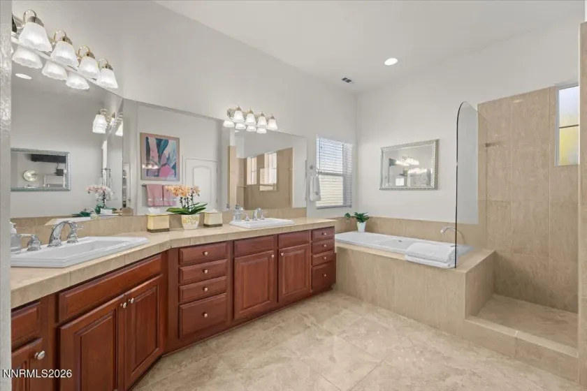 12445 Ocean View, Sparks, Nevada 89441, 5 Bedrooms Bedrooms, ,4 BathroomsBathrooms,Residential,Residential,Ocean View,260004253