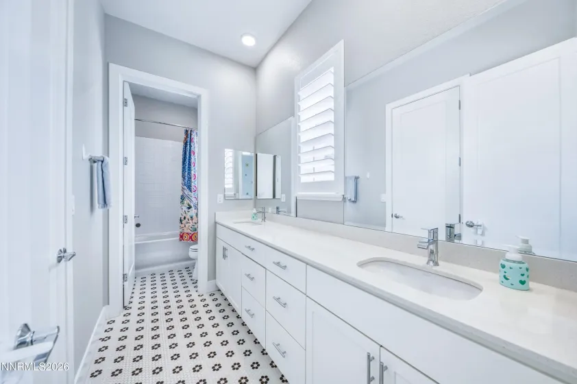 972 Little Star, Reno, Nevada 89511, 3 Bedrooms Bedrooms, ,3 BathroomsBathrooms,Residential,Residential,Little Star,260004257