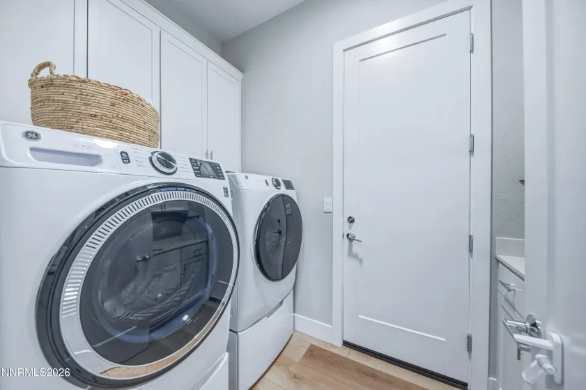 972 Little Star, Reno, Nevada 89511, 3 Bedrooms Bedrooms, ,3 BathroomsBathrooms,Residential,Residential,Little Star,260004257