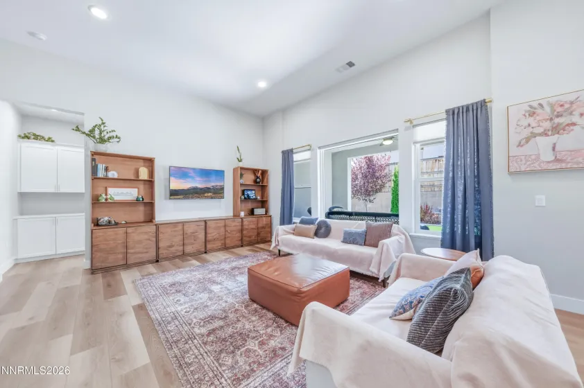 972 Little Star, Reno, Nevada 89511, 3 Bedrooms Bedrooms, ,3 BathroomsBathrooms,Residential,Residential,Little Star,260004257