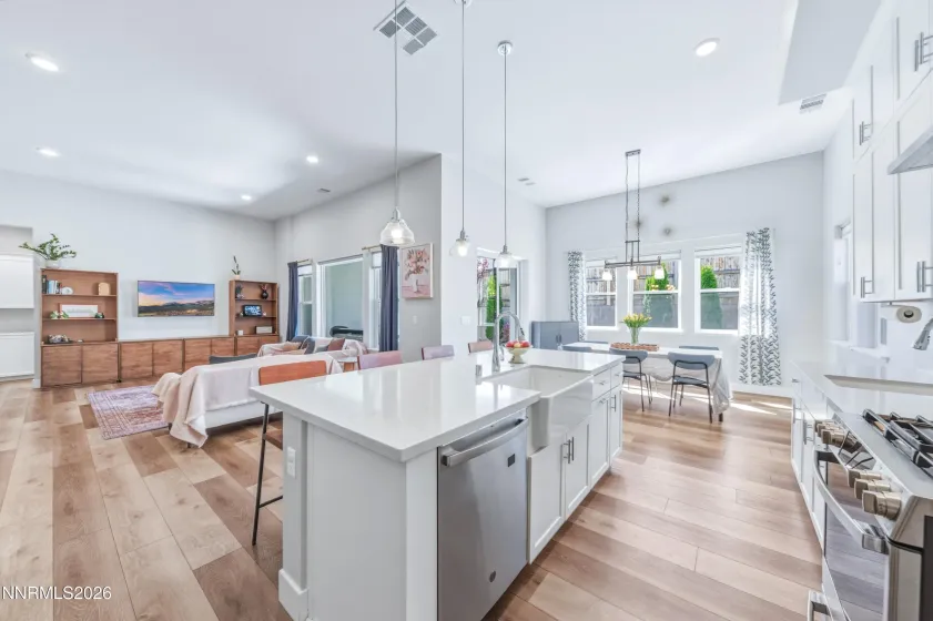 972 Little Star, Reno, Nevada 89511, 3 Bedrooms Bedrooms, ,3 BathroomsBathrooms,Residential,Residential,Little Star,260004257