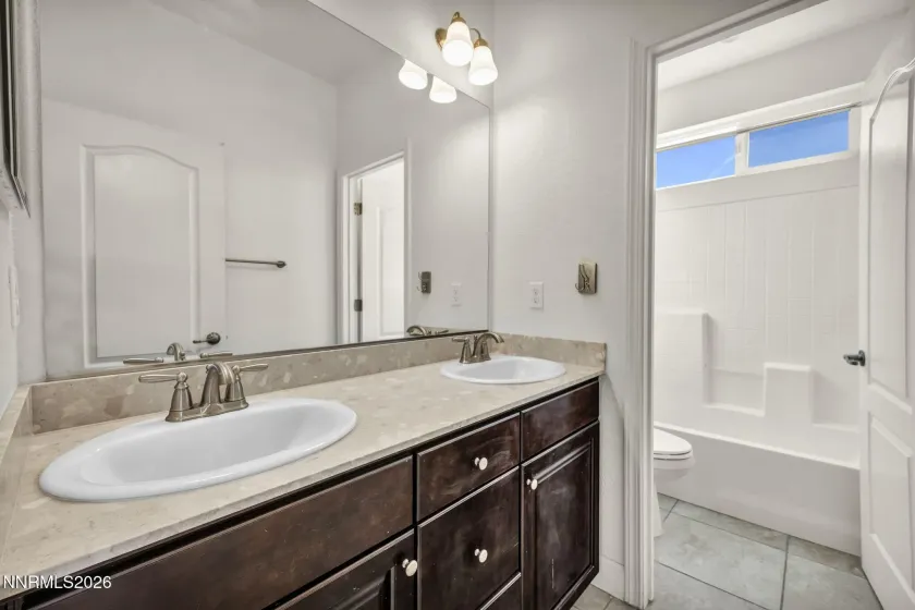 10620 Foxberry Park, Reno, Nevada 89521, 5 Bedrooms Bedrooms, ,3 BathroomsBathrooms,Residential,Residential,Foxberry Park,260004272